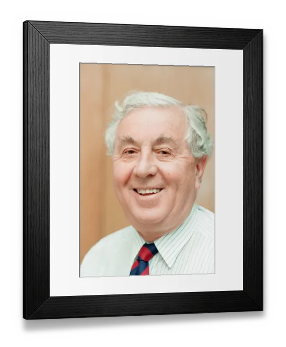 Framed Print : Doug Ellis, Chairman Aston Villa Football Club, news press conference photo-call