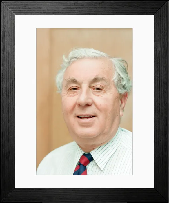 Framed Print : Doug Ellis, Chairman Aston Villa Football Club, news press conference photo-call Framed Print : Doug Ellis, Chairman Aston Villa Football Club, news press conference photo-call
