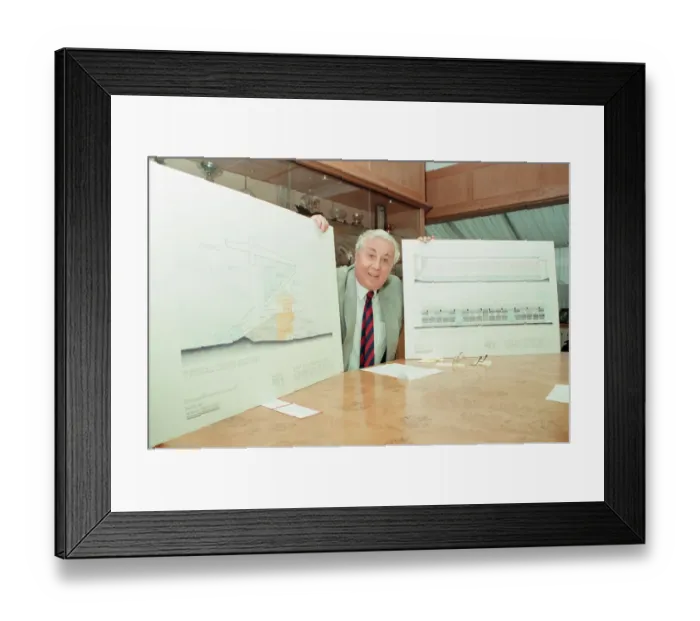Framed Print : Doug Ellis, Chairman Aston Villa Football Club, news press conference photo-call Framed Print : Doug Ellis, Chairman Aston Villa Football Club, news press conference photo-call