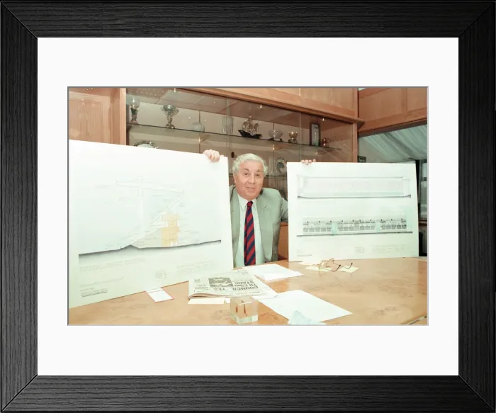 Framed Print : Doug Ellis, Chairman Aston Villa Football Club, news press conference photo-call Framed Print : Doug Ellis, Chairman Aston Villa Football Club, news press conference photo-call