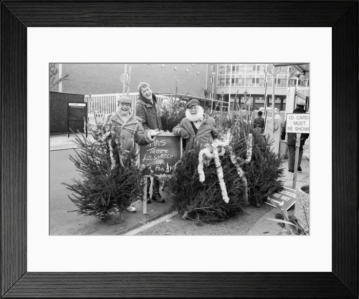 Framed Print : Left to right, David Jason as Del Boy, Nicholas Lyndhurst as Rodney Framed Print : Left to right, David Jason as Del Boy, Nicholas Lyndhurst as Rodney