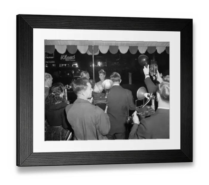 Framed Print : Opening of the Italian Film Festival at the Tivoli Theatre, The Strand, London Framed Print : Opening of the Italian Film Festival at the Tivoli Theatre, The Strand, London