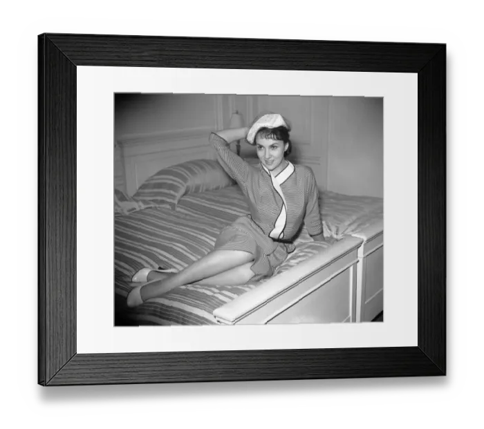 Framed Print : Italian Actresses in the UK to attend the 1952 Italian Film Festival