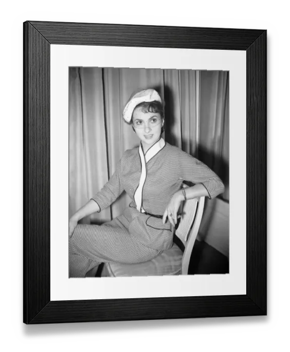 Framed Print : Italian Actresses in the UK to attend the 1952 Italian Film Festival