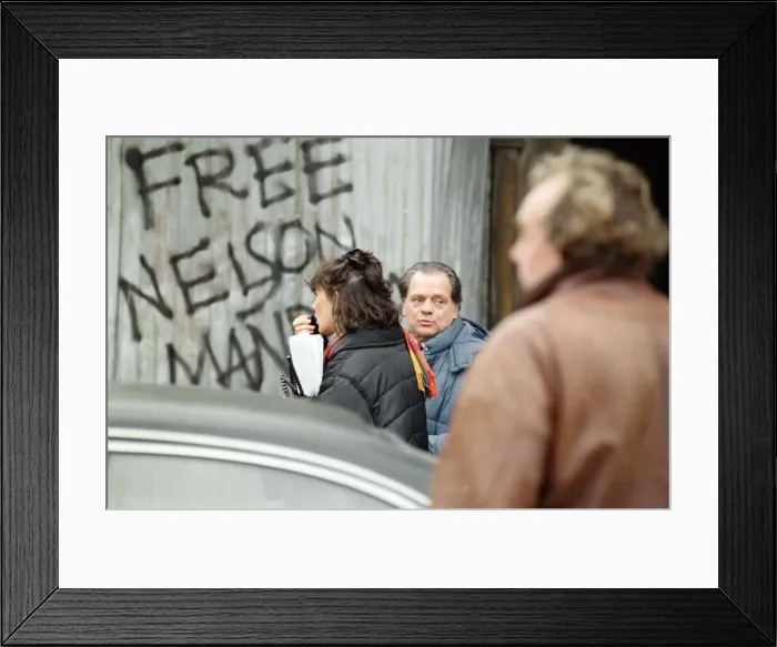 Framed Print : The cast of Only Fools and Horses'television series on set filming a Framed Print : The cast of Only Fools and Horses'television series on set filming a
