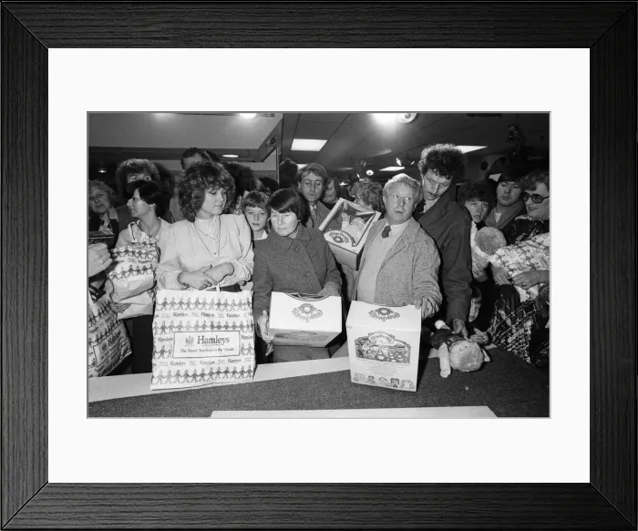 Framed Print : Shoppers buying Cabbage Patch Dolls at Hamleys, London toy store. 3rd December 1983 Framed Print : Shoppers buying Cabbage Patch Dolls at Hamleys, London toy store. 3rd December 1983