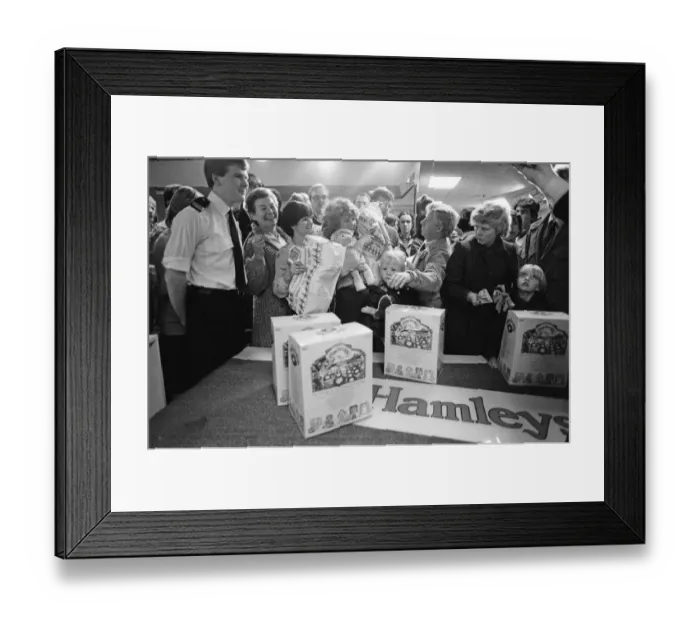 Framed Print : Shoppers buying Cabbage Patch Dolls at Hamleys, London toy store. 3rd December 1983