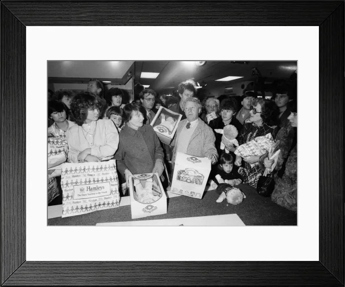 Framed Print : Shoppers buying Cabbage Patch Dolls at Hamleys, London toy store. 3rd December 1983 Framed Print : Shoppers buying Cabbage Patch Dolls at Hamleys, London toy store. 3rd December 1983