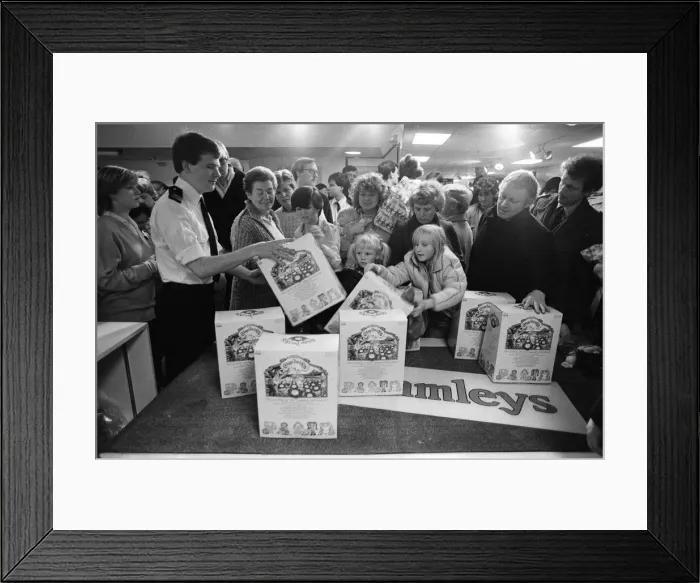 Framed Print : Shoppers buying Cabbage Patch Dolls at Hamleys, London toy store. 3rd December 1983 Framed Print : Shoppers buying Cabbage Patch Dolls at Hamleys, London toy store. 3rd December 1983