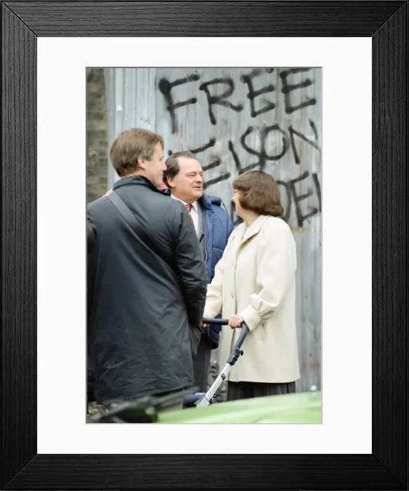 Framed Print : The cast of Only Fools and Horses'television series on set filming a Framed Print : The cast of Only Fools and Horses'television series on set filming a