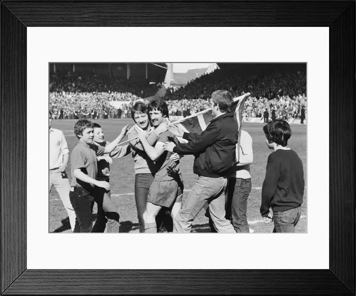 Framed Print : Liverpool Football team celebrate winning the League title after defeating Aston Villa Framed Print : Liverpool Football team celebrate winning the League title after defeating Aston Villa