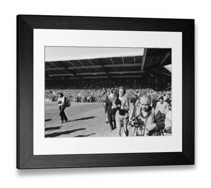 Framed Print : Liverpool Football team celebrate winning the League title after defeating Aston Villa Framed Print : Liverpool Football team celebrate winning the League title after defeating Aston Villa