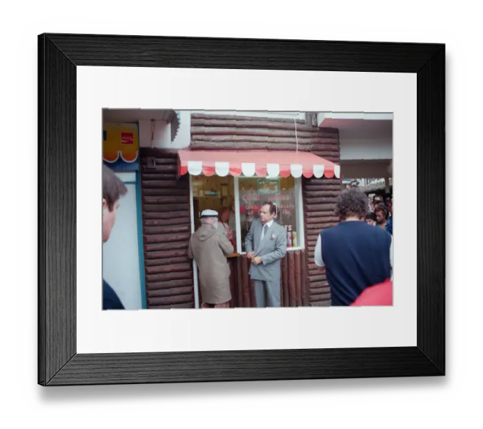 Framed Print : Buster Merryfield as Uncle Albert and David Jason as Derek Trotter during the filming of
