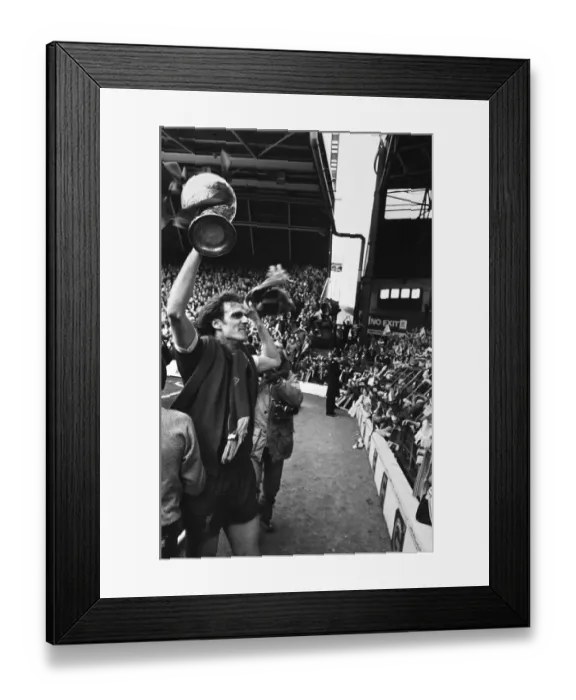 Framed Print : Liverpool Football team celebrate winning the League title after defeating Aston Villa Framed Print : Liverpool Football team celebrate winning the League title after defeating Aston Villa