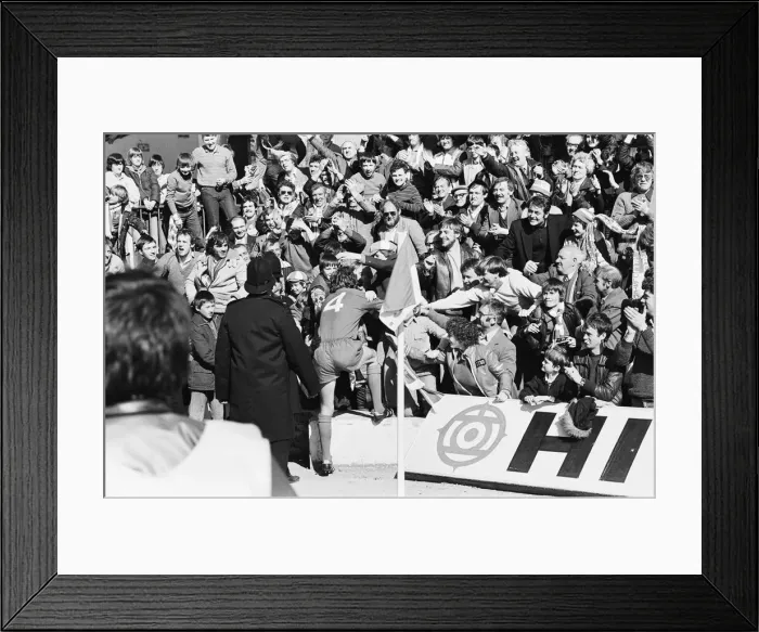 Framed Print : Liverpool Football team celebrate winning the League title after defeating Aston Villa Framed Print : Liverpool Football team celebrate winning the League title after defeating Aston Villa