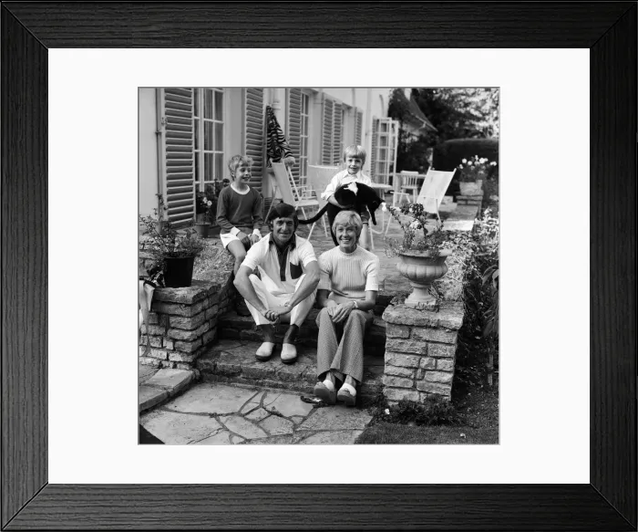 Framed Print : T. V interviewer and celebrity Michael Parkinson and his wife Mary Framed Print : T. V interviewer and celebrity Michael Parkinson and his wife Mary