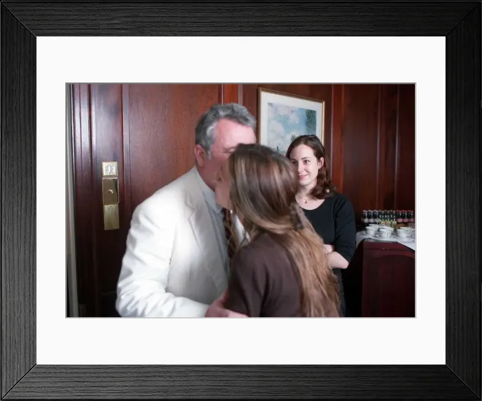 Framed Print : Martin Bell MP meeting his 30 year old former March 1998 Hollywood prostitute Framed Print : Martin Bell MP meeting his 30 year old former March 1998 Hollywood prostitute