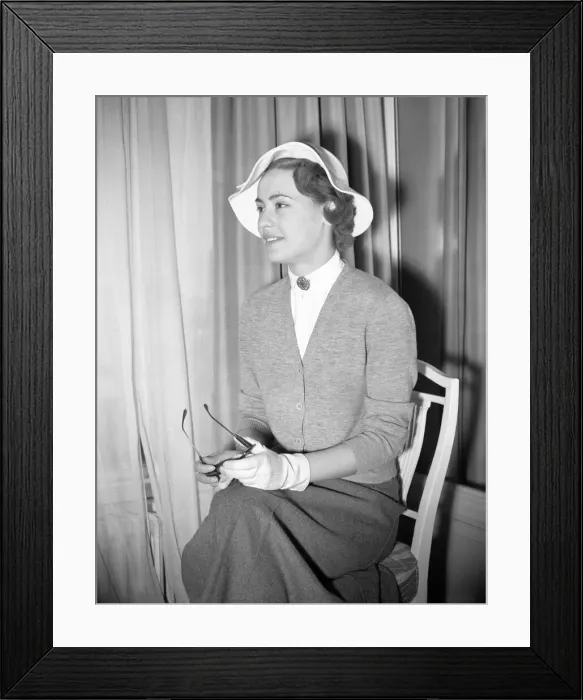 Framed Print : Italian Actresses in the UK to attend the 1952 Italian Film Festival