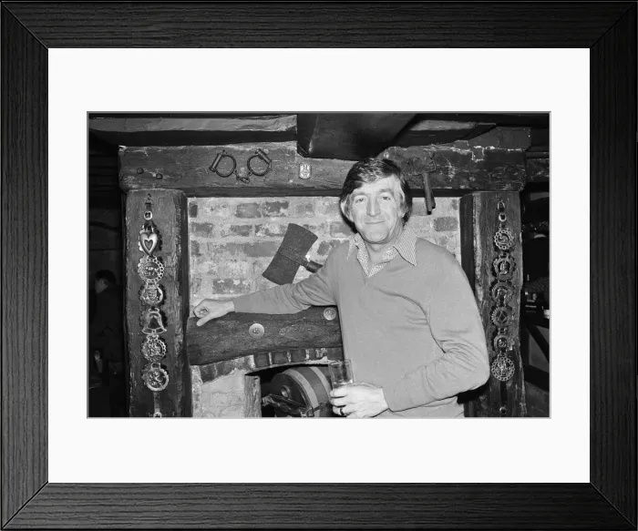 Framed Print : Michael Parkinson at a pub near his home in Berkshire. 1st March 1978 Framed Print : Michael Parkinson at a pub near his home in Berkshire. 1st March 1978