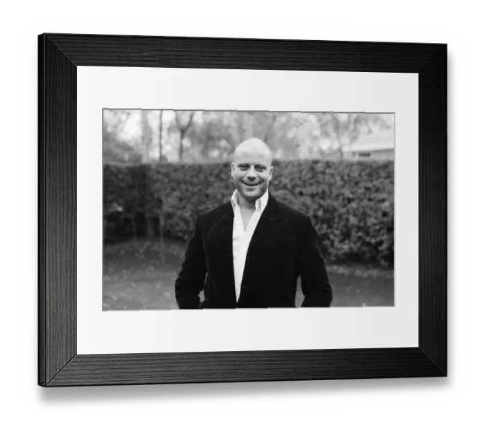 Framed Print : Oliver Reed not wearing his wig at his home in Wimbledon, South West, London Framed Print : Oliver Reed not wearing his wig at his home in Wimbledon, South West, London