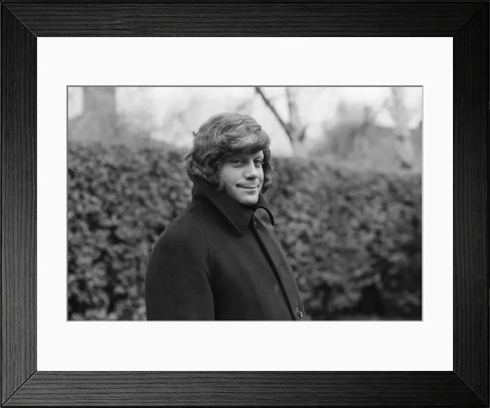 Framed Print : Oliver Reed wearing his wig at his home in Wimbledon, South West, London