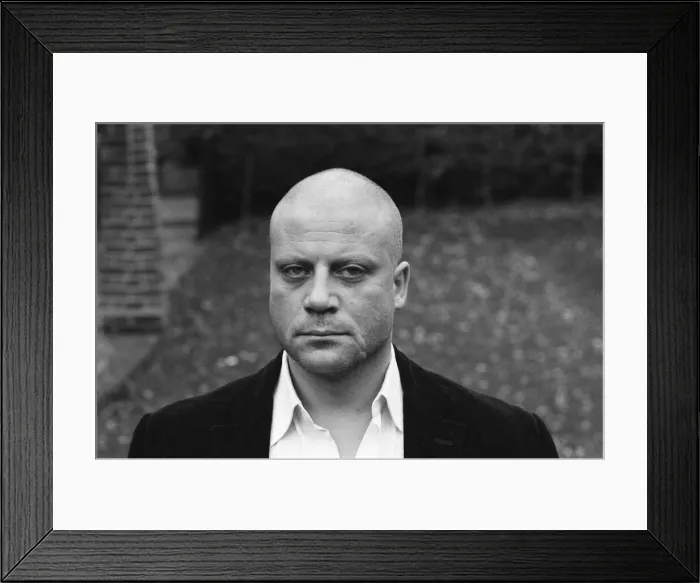 Framed Print : Oliver Reed not wearing his wig at his home in Wimbledon, South West, London Framed Print : Oliver Reed not wearing his wig at his home in Wimbledon, South West, London