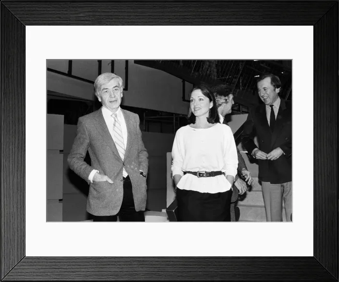 Framed Print : Robert Kee, Anna Ford, Michael Parkinson and David Frost at the TV-am studios