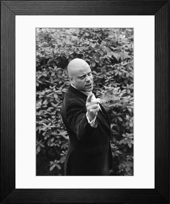 Framed Print : Oliver Reed wearing his wig at his home in Wimbledon, South West, London Framed Print : Oliver Reed wearing his wig at his home in Wimbledon, South West, London