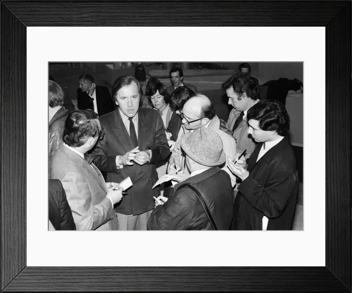Framed Print : David Frost at the TV-am studios. 21st February 1983 Framed Print : David Frost at the TV-am studios. 21st February 1983