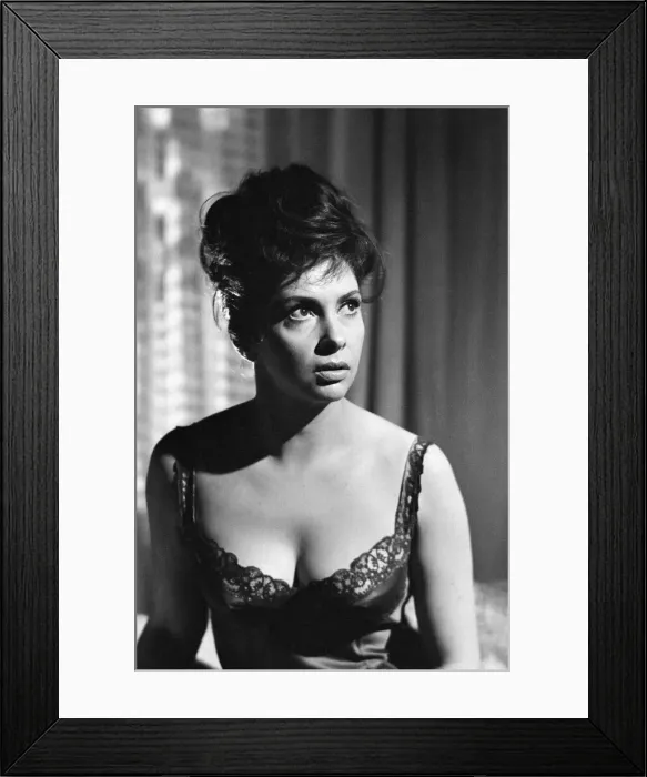 Framed Print : Gina Lollobrigida, italian actress on set of new film, Woman of Straw, Pinewood Studios
