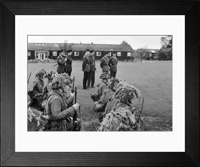 Framed Print : Prince Philip, Duke of Edinburgh, visiting the Infantry Junior Leaders Battalion at Park Framed Print : Prince Philip, Duke of Edinburgh, visiting the Infantry Junior Leaders Battalion at Park