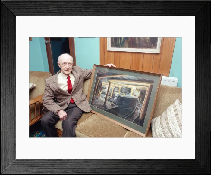 Framed Print : Oliver Kilbourn of Ashington, with one of his paintings. 2nd July 1991 Framed Print : Oliver Kilbourn of Ashington, with one of his paintings. 2nd July 1991