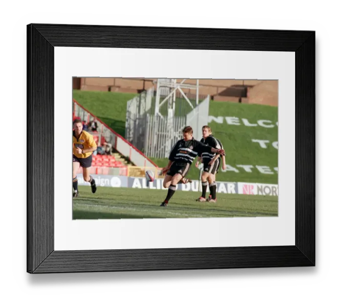 Framed Print : Rugby Union, Newcastle Falcons v Saracens. 31st October 1998 Framed Print : Rugby Union, Newcastle Falcons v Saracens. 31st October 1998