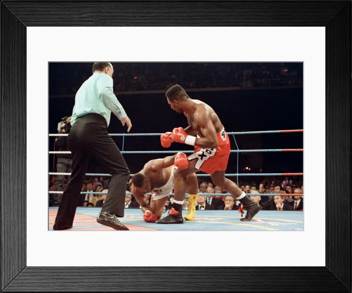 Framed Print : Lennox Lewis vs Donovan Razor'Ruddock. Lewis retained his British Framed Print : Lennox Lewis vs Donovan Razor'Ruddock. Lewis retained his British