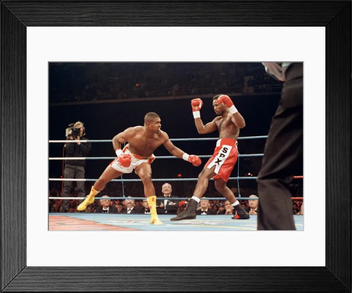 Framed Print : Lennox Lewis vs Donovan Razor'Ruddock. Lewis retained his British Framed Print : Lennox Lewis vs Donovan Razor'Ruddock. Lewis retained his British