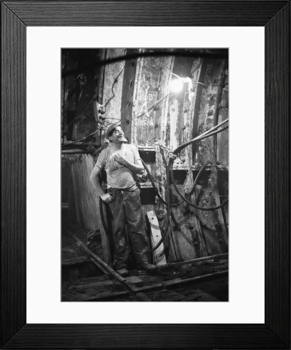Framed Print : Construction of the Victoria Line under the streets of London 29th October 1964