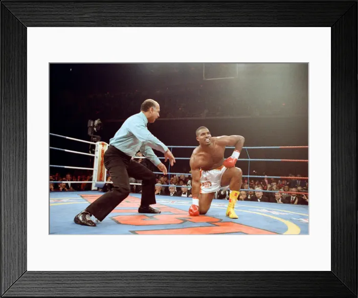 Framed Print : Lennox Lewis vs Donovan Razor'Ruddock. Lewis retained his British Framed Print : Lennox Lewis vs Donovan Razor'Ruddock. Lewis retained his British
