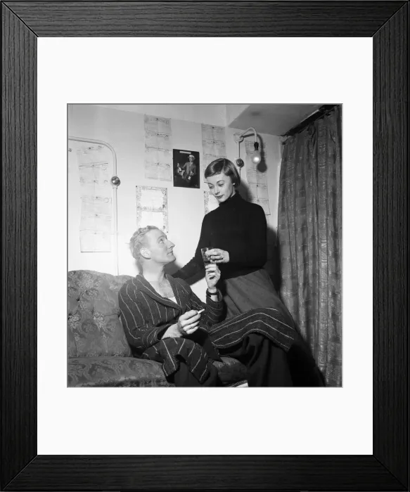 Framed Print : Actor Leslie Phillips collapsed tonight during the performance of Framed Print : Actor Leslie Phillips collapsed tonight during the performance of