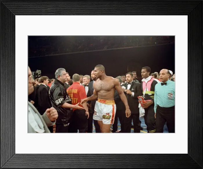 Framed Print : Lennox Lewis vs Donovan Razor'Ruddock. Lewis retained his British Framed Print : Lennox Lewis vs Donovan Razor'Ruddock. Lewis retained his British