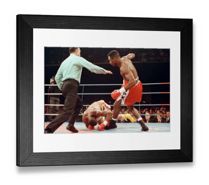 Framed Print : Lennox Lewis vs Donovan Razor'Ruddock. Lewis retained his British Framed Print : Lennox Lewis vs Donovan Razor'Ruddock. Lewis retained his British