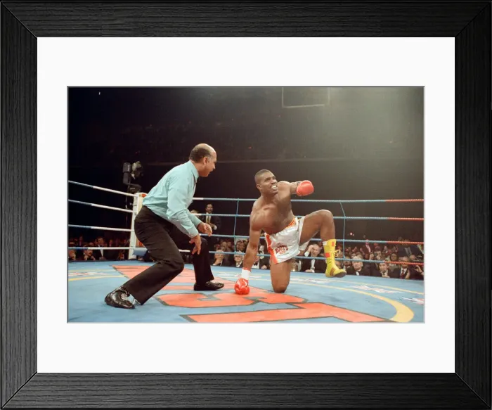 Framed Print : Lennox Lewis vs Donovan Razor'Ruddock. Lewis retained his British Framed Print : Lennox Lewis vs Donovan Razor'Ruddock. Lewis retained his British