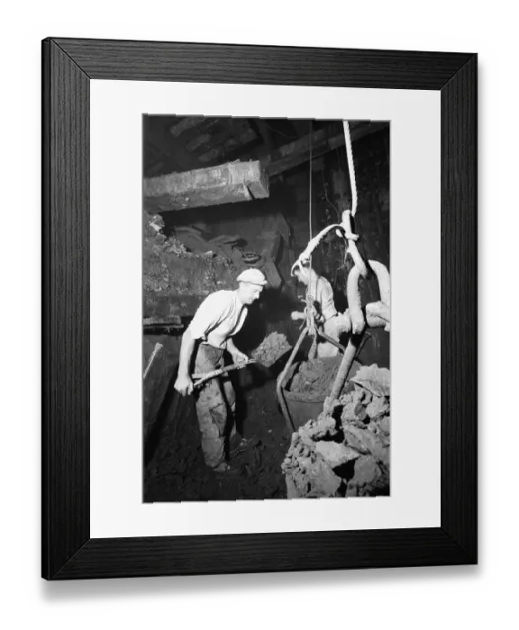 Framed Print : Construction workers digging the new Blackwall Tunnel in muddy and humid conditions Framed Print : Construction workers digging the new Blackwall Tunnel in muddy and humid conditions