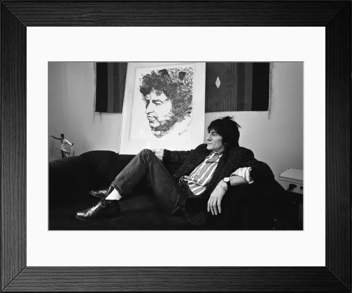 Framed Print : Ronnie Wood, pictured in 1987 with his drawings. In this picture Ronnie Framed Print : Ronnie Wood, pictured in 1987 with his drawings. In this picture Ronnie
