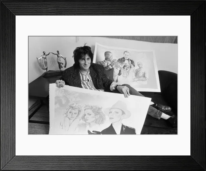 Framed Print : Ronnie Wood, pictured in 1987 with his drawings. These drawings would