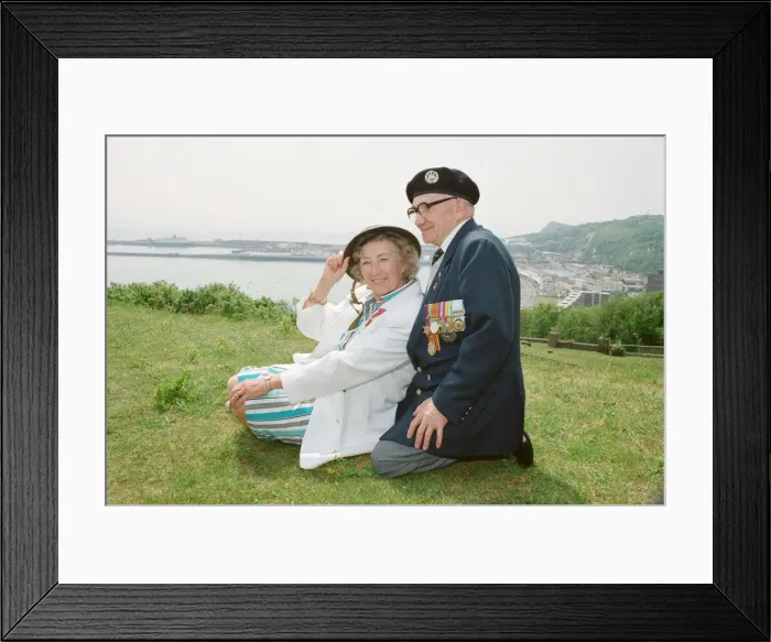 Framed Print : Dame Vera Lynn opens English Heritage Hellfire Corner at Dover Castle, Kent. England