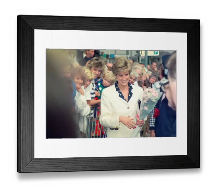 Framed Print : HRH The Princess of Wales, Princess Diana, visits the thermal clothing expert company Framed Print : HRH The Princess of Wales, Princess Diana, visits the thermal clothing expert company
