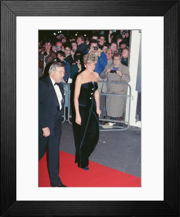 Framed Print : HRH The Princess of Wales, Princess Diana, arrives for the film premiere of Rambling Rose