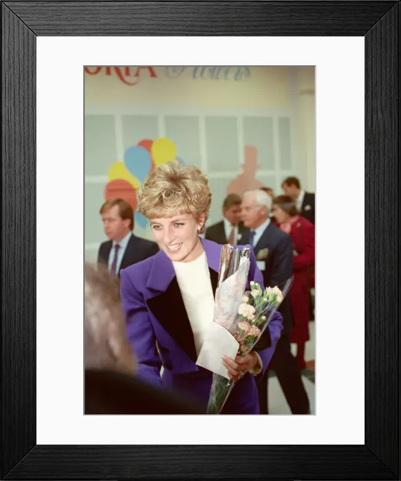 Framed Print : HRH The Princess of Wales, Princess Diana, visits Tunbridge Wells Framed Print : HRH The Princess of Wales, Princess Diana, visits Tunbridge Wells