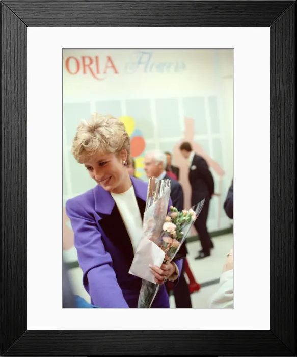 Framed Print : HRH The Princess of Wales, Princess Diana, visits Tunbridge Wells