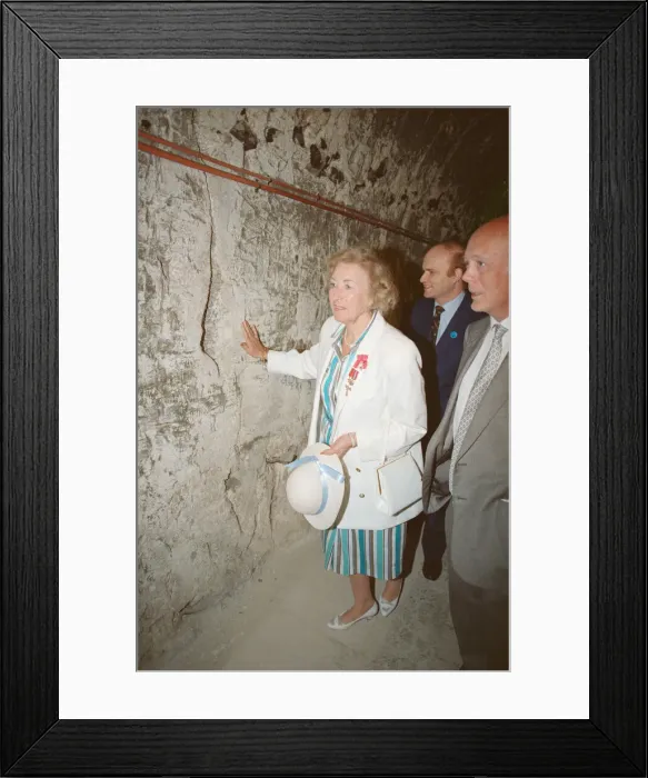 Framed Print : Dame Vera Lynn opens English Heritage Hellfire Corner at Dover Castle, Kent. England